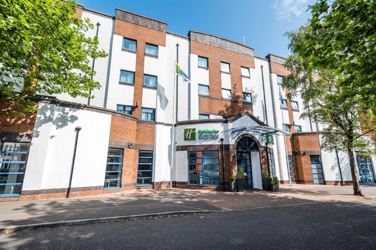 Holiday Inn Express Belfast City By Ihg Екстериор снимка