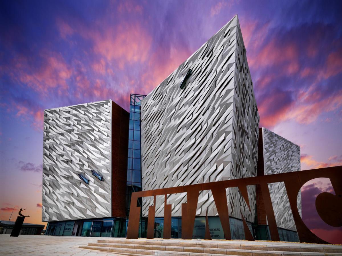Holiday Inn Express Belfast City By Ihg Екстериор снимка