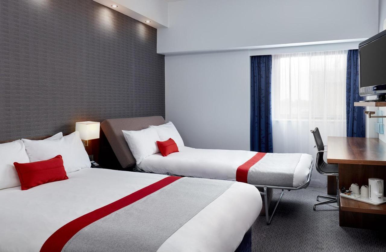 Holiday Inn Express Belfast City By Ihg Стая снимка