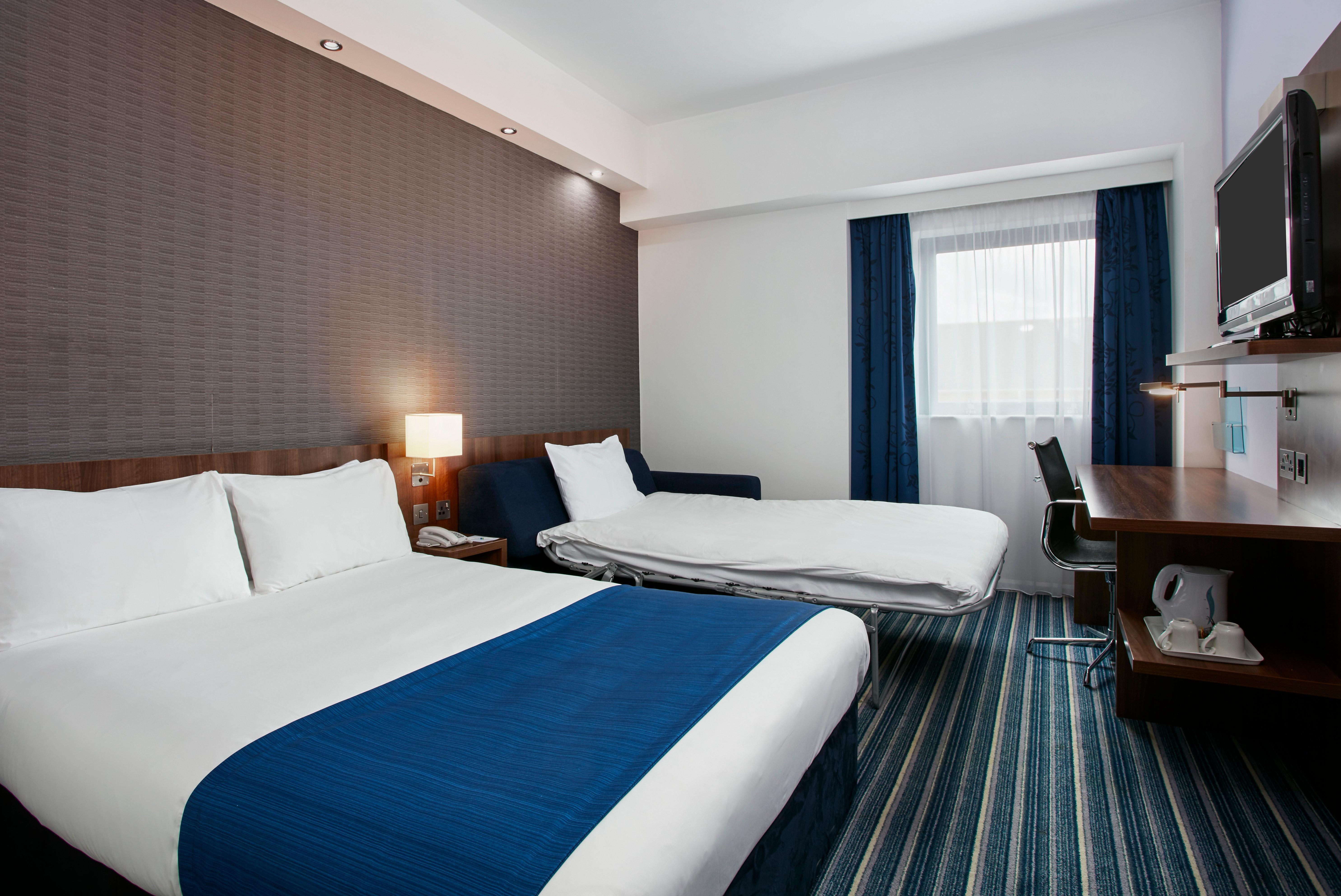 Holiday Inn Express Belfast City By Ihg Екстериор снимка
