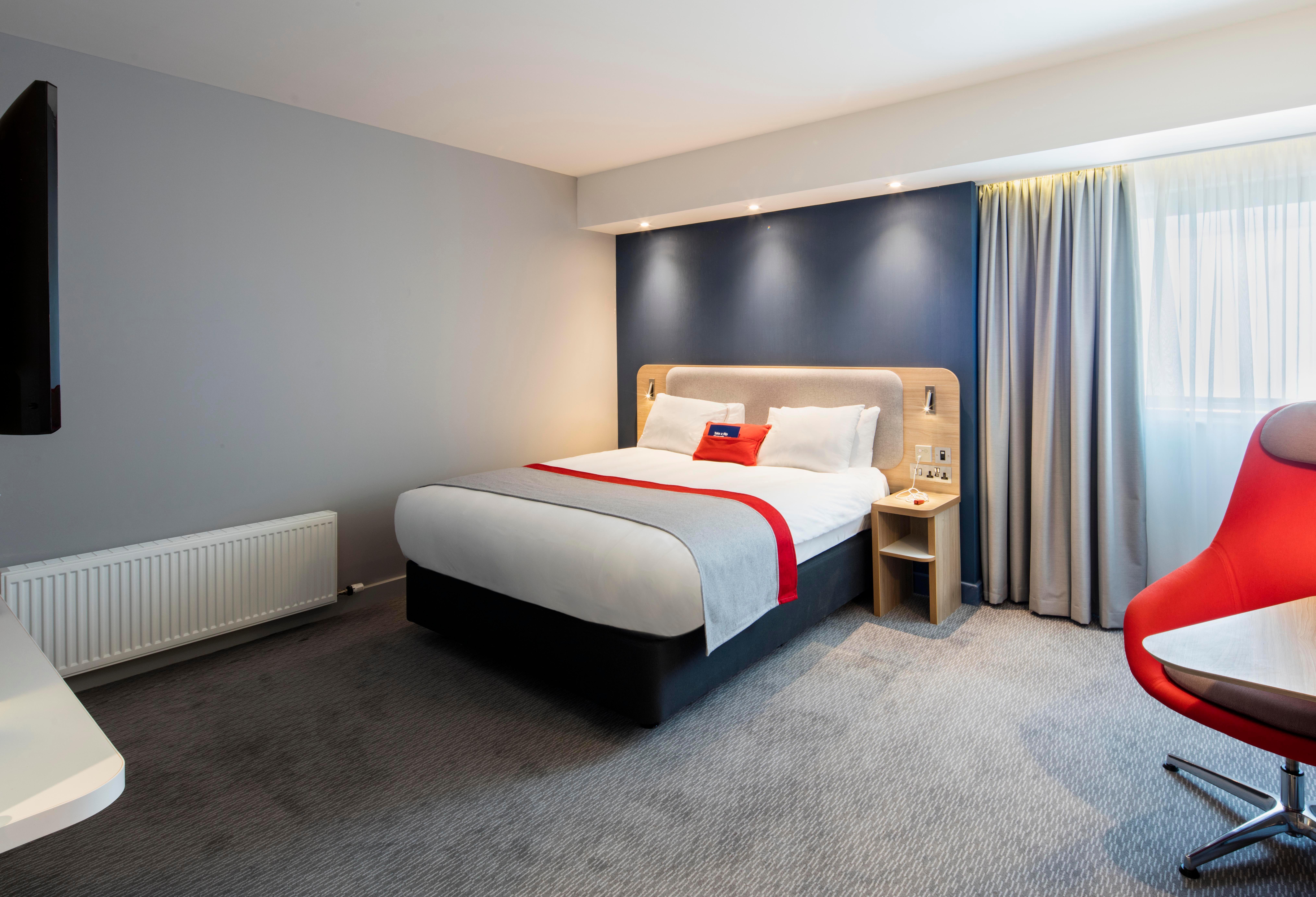 Holiday Inn Express Belfast City By Ihg Екстериор снимка