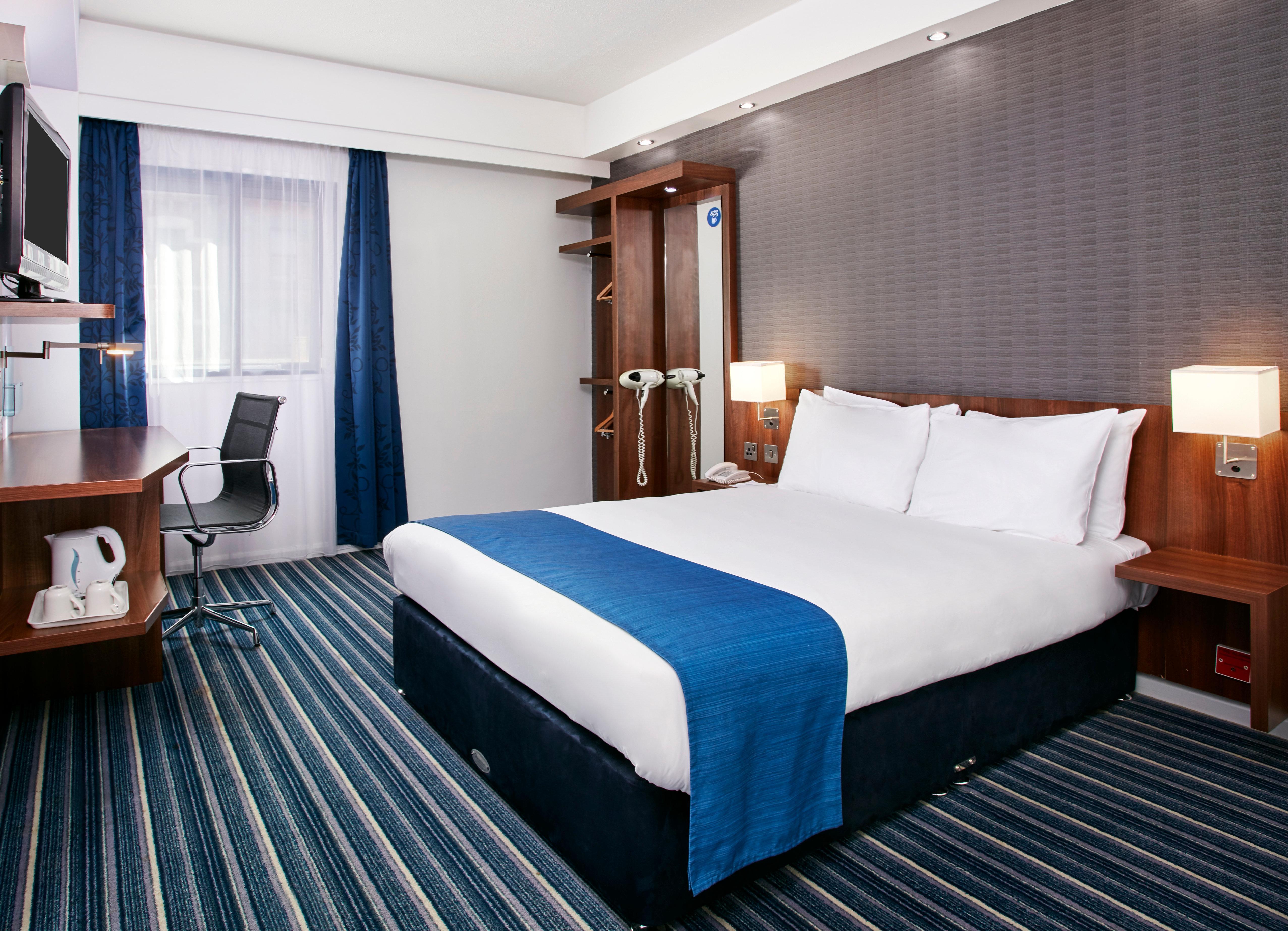 Holiday Inn Express Belfast City By Ihg Екстериор снимка