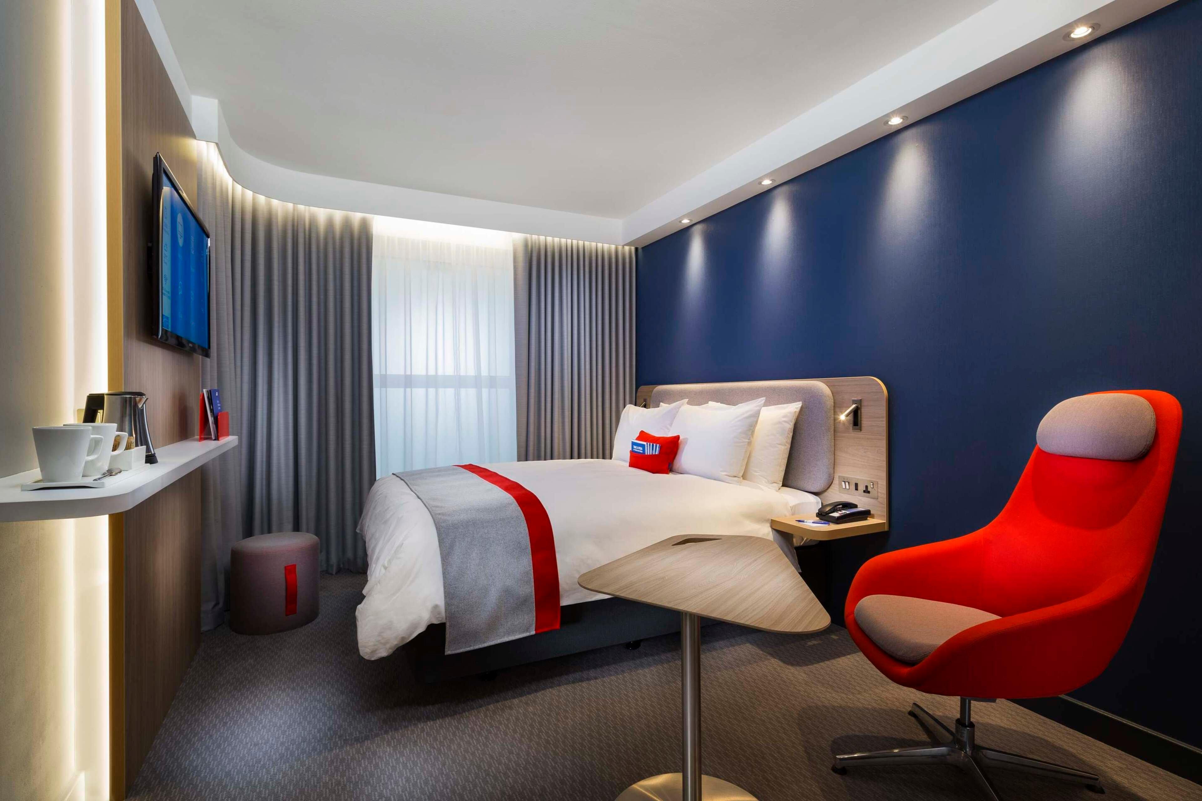 Holiday Inn Express Belfast City By Ihg Екстериор снимка