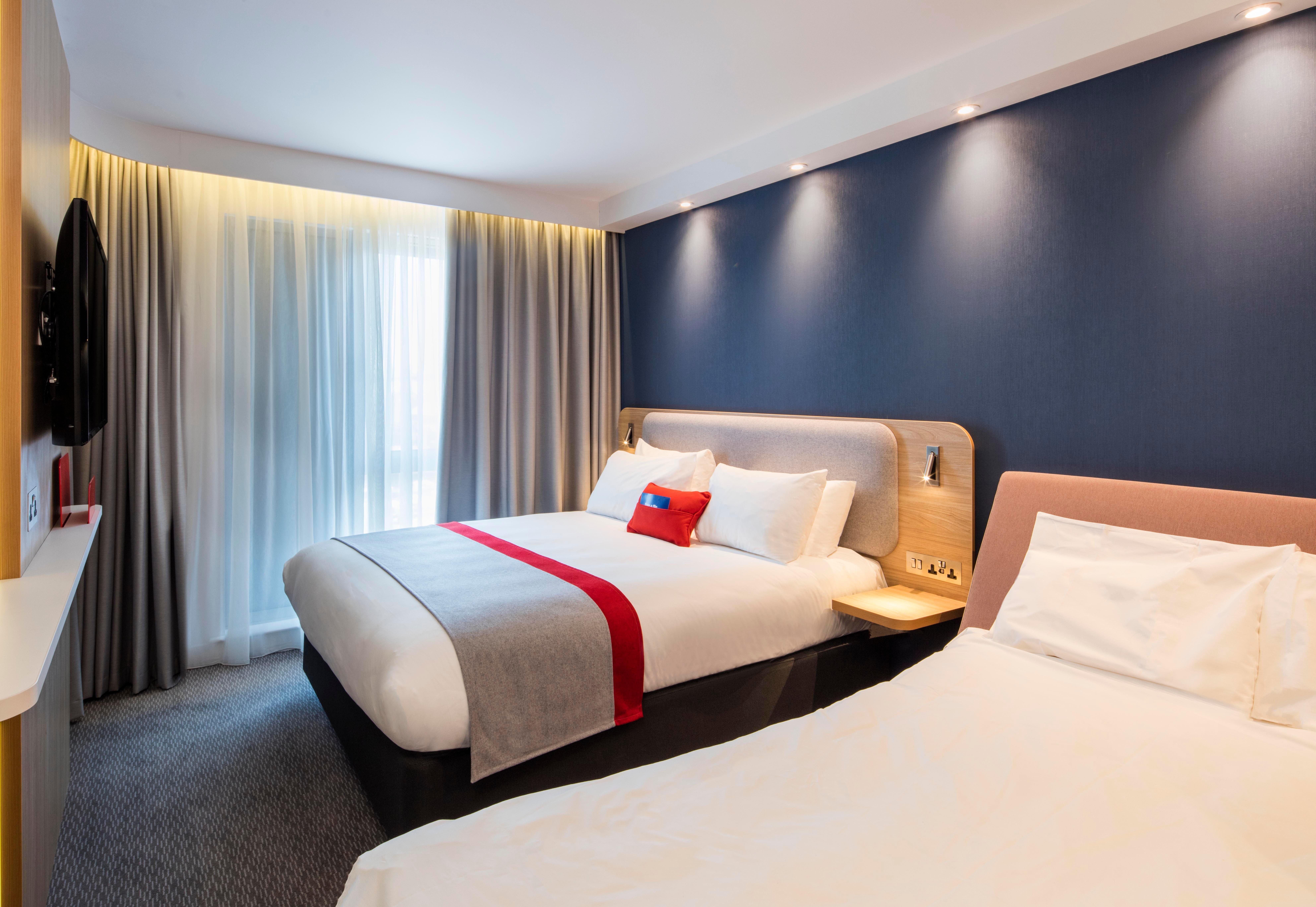 Holiday Inn Express Belfast City By Ihg Екстериор снимка