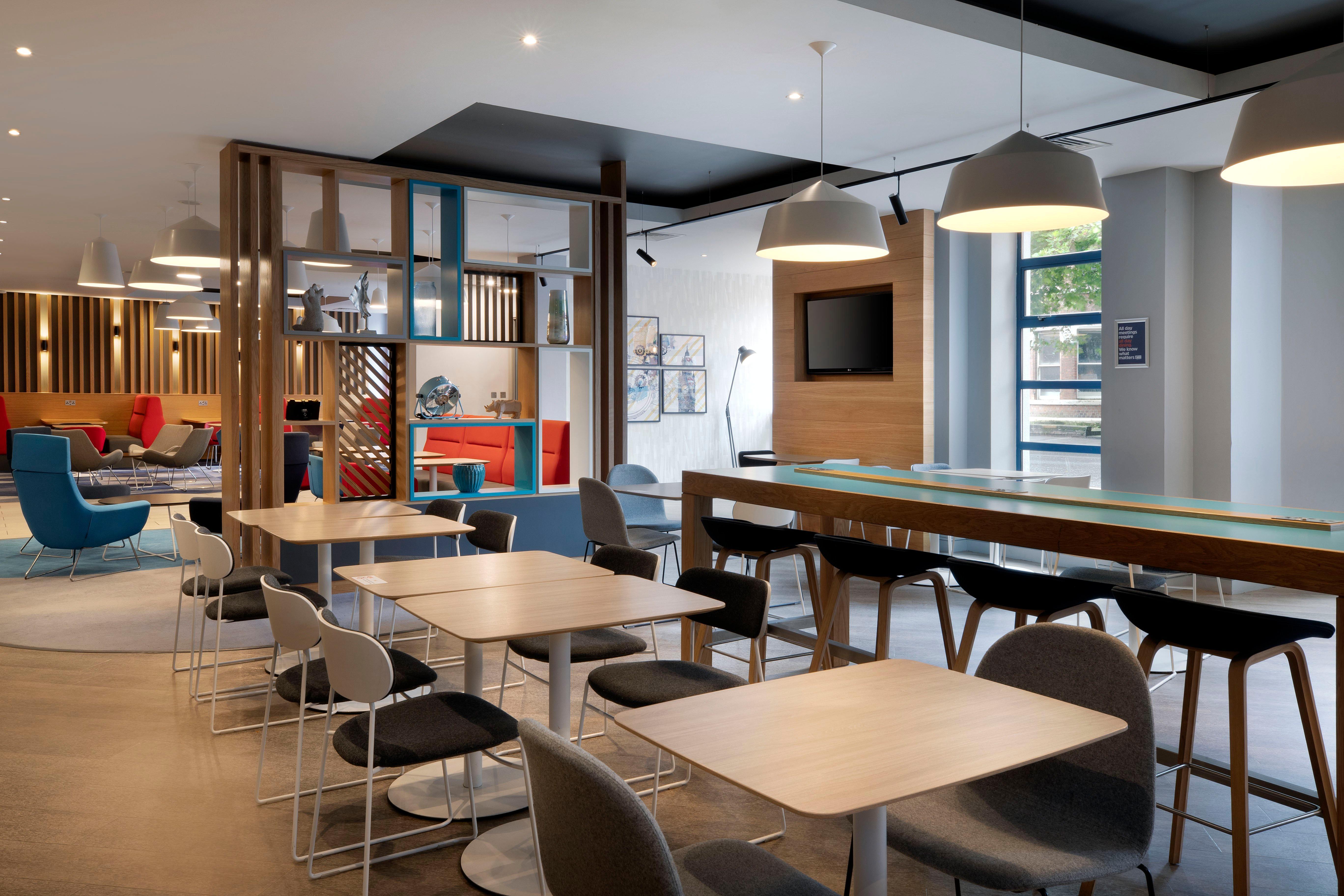 Holiday Inn Express Belfast City By Ihg Екстериор снимка