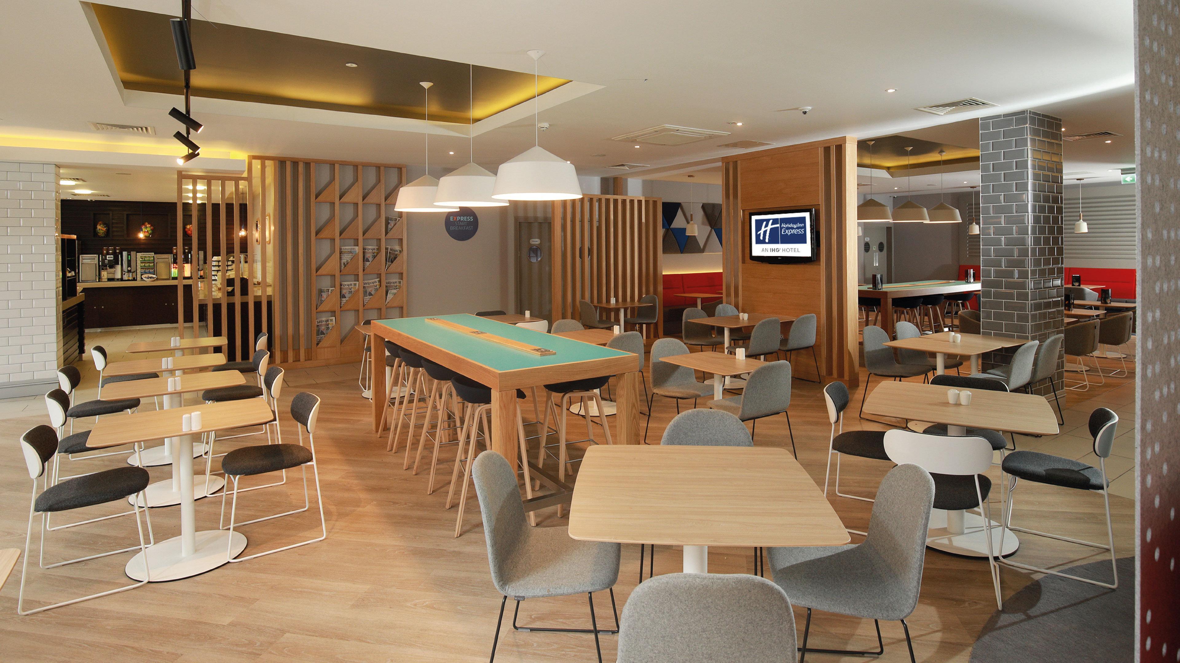 Holiday Inn Express Belfast City By Ihg Екстериор снимка
