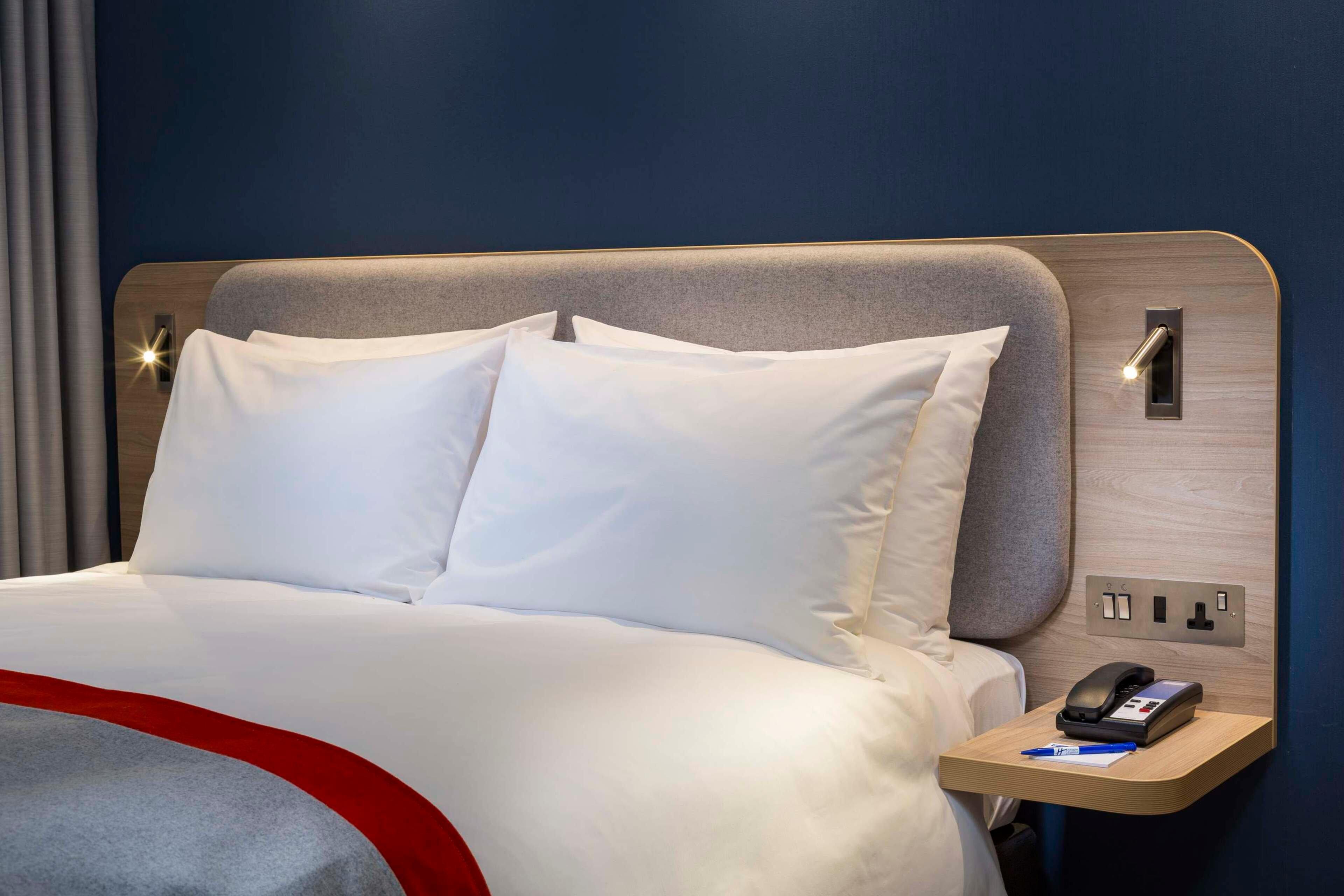 Holiday Inn Express Belfast City By Ihg Екстериор снимка