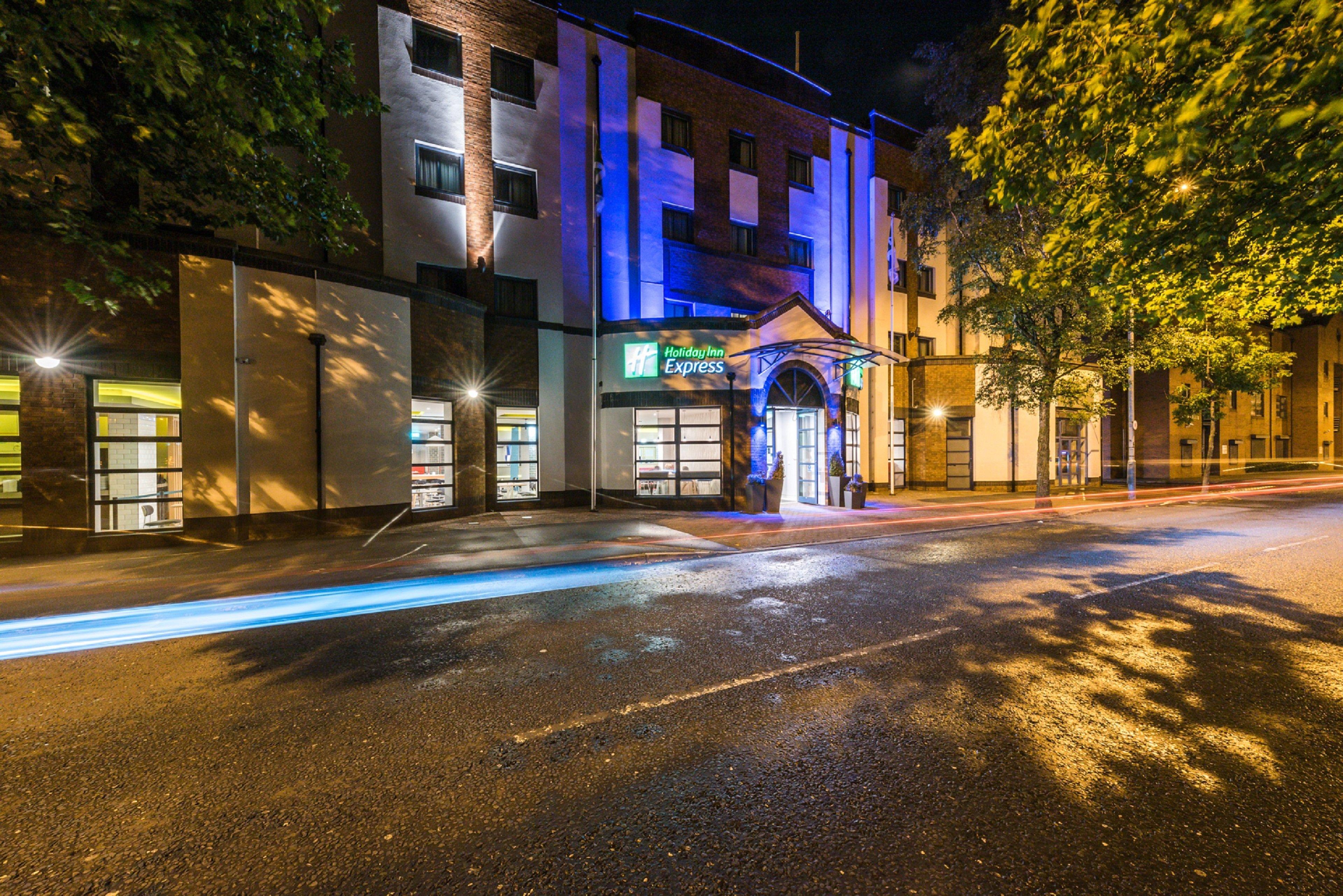 Holiday Inn Express Belfast City By Ihg Екстериор снимка