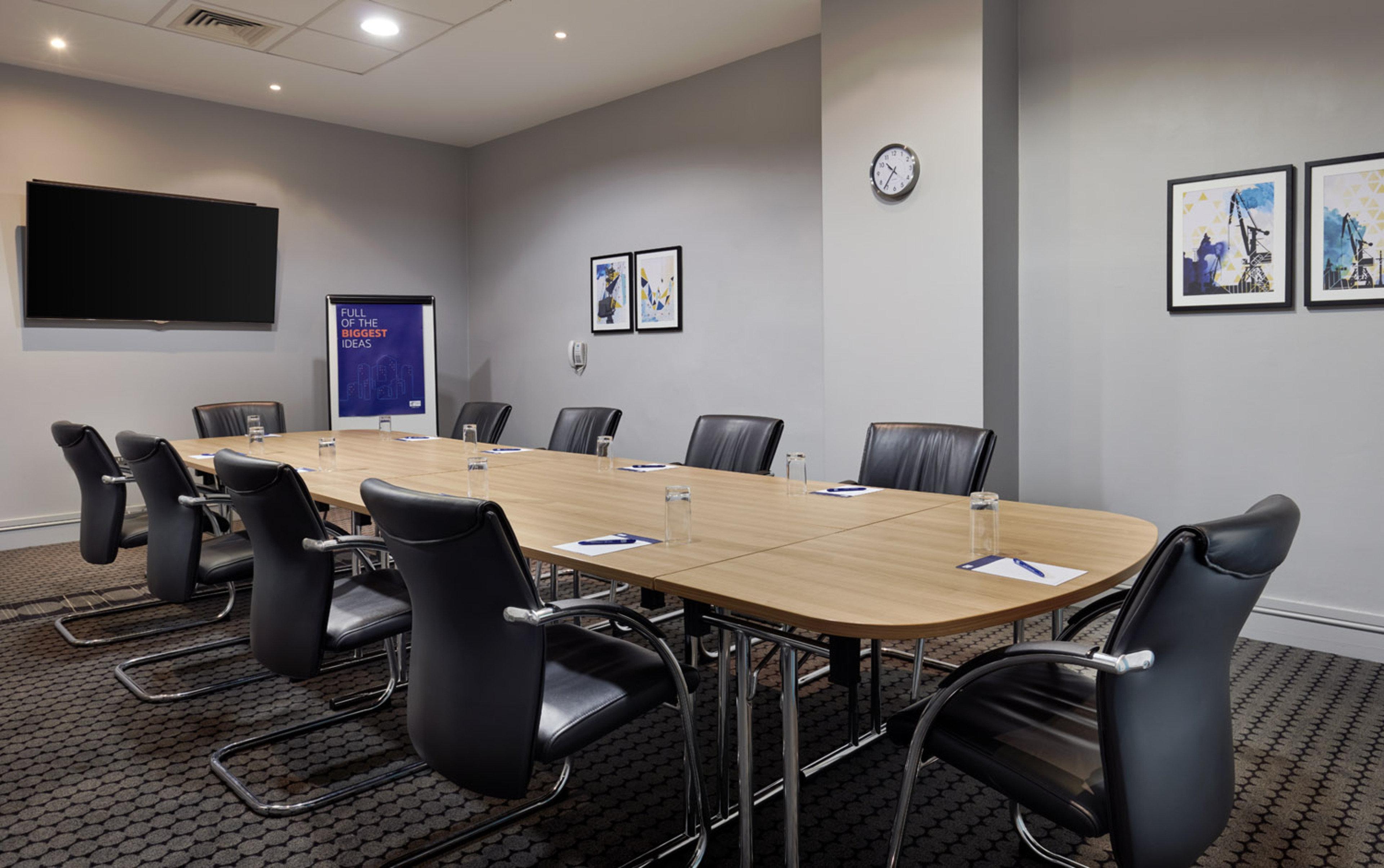 Holiday Inn Express Belfast City By Ihg Екстериор снимка