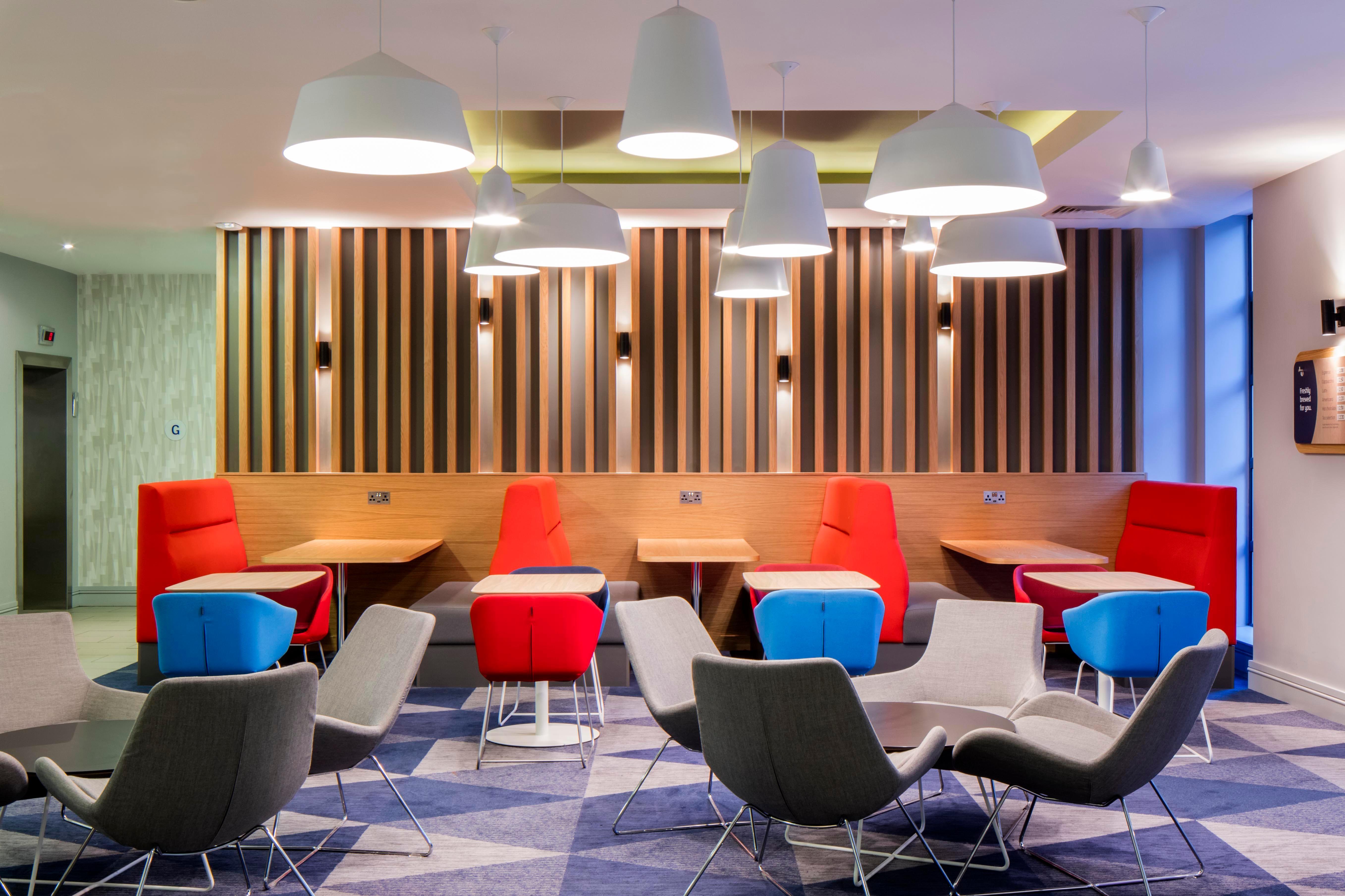 Holiday Inn Express Belfast City By Ihg Екстериор снимка