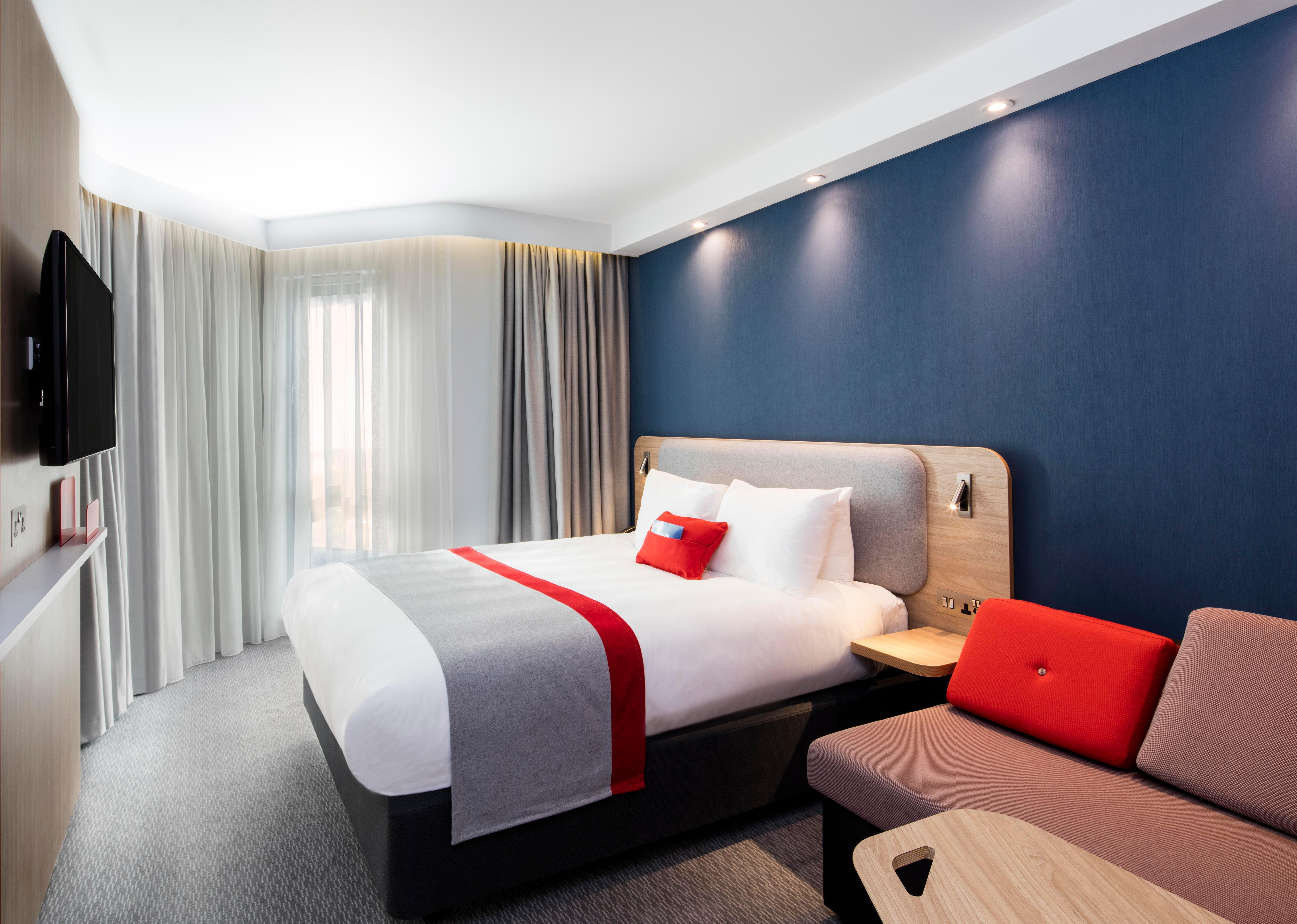 Holiday Inn Express Belfast City By Ihg Екстериор снимка
