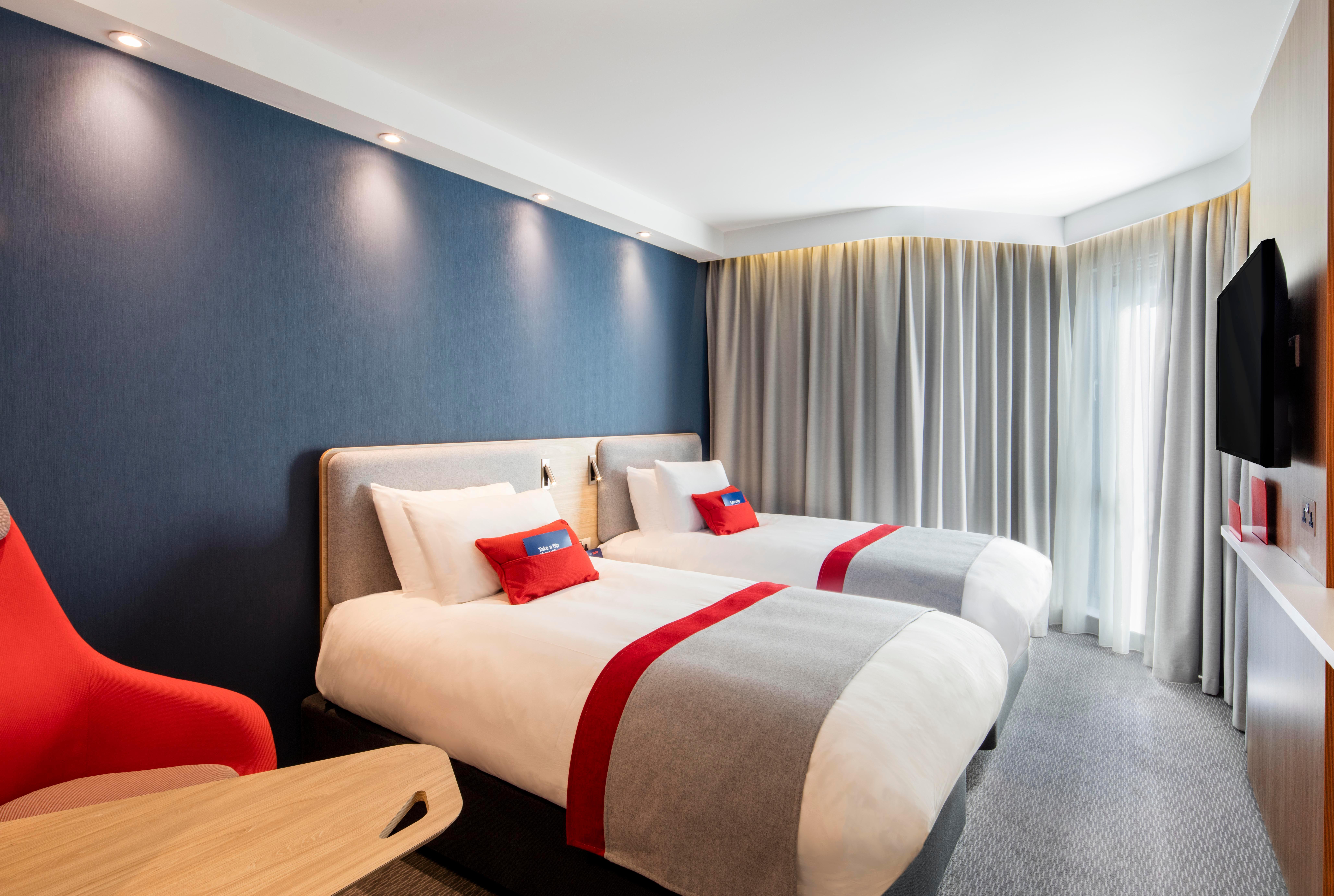 Holiday Inn Express Belfast City By Ihg Екстериор снимка